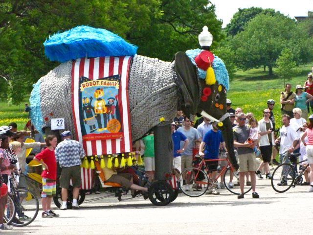 Kinetic Sculpture Race - Robot Family Elephant